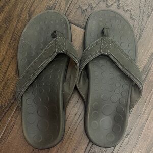 Vionic Men's Flip-Flops - brown size 9